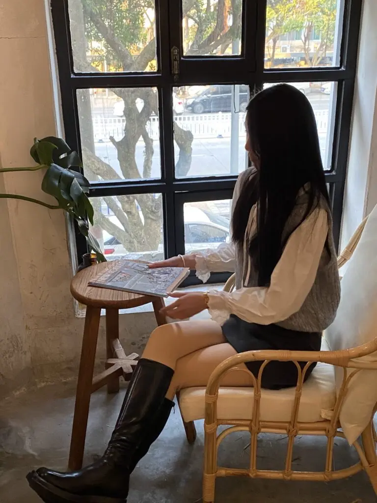 [骄屿]小筒围长筒靴女黑色秋冬厚底显瘦不过膝高筒靴长靴