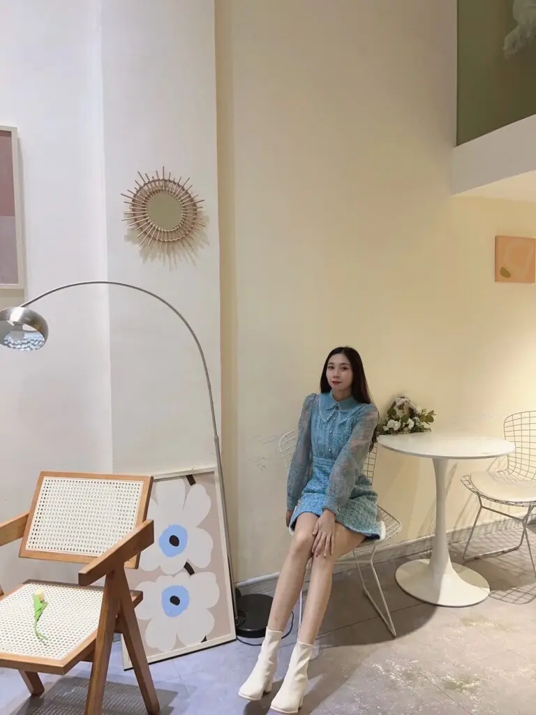 [达芙妮]高跟短靴女春秋白色法式瘦瘦靴真皮百搭单靴马丁靴