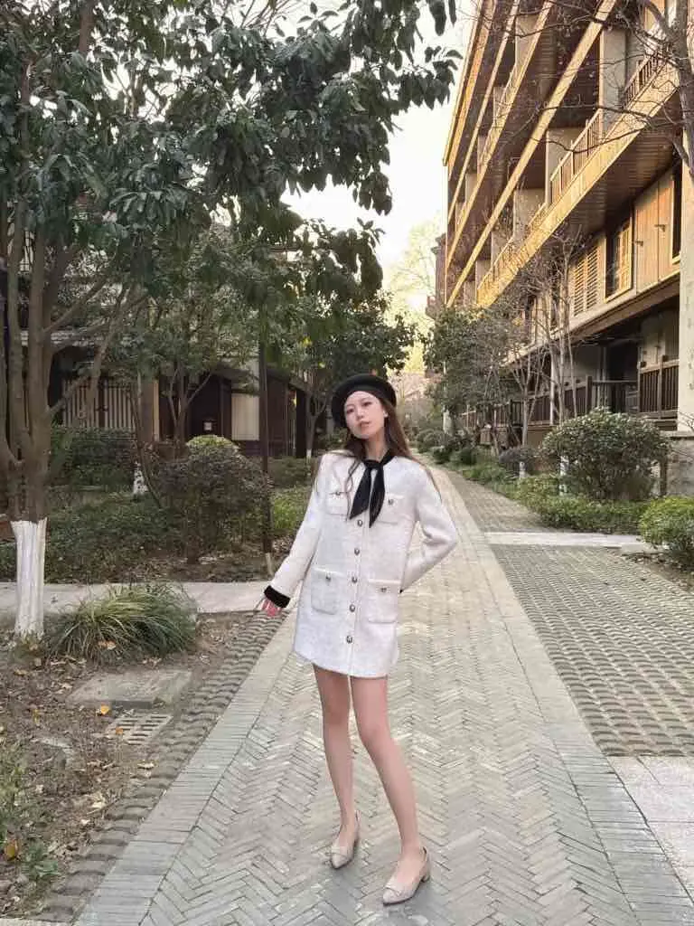 [达芙妮]尖头单鞋女新中式旗袍女鞋浅口粗跟皮鞋裸色高跟鞋