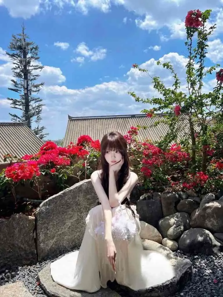 [Gill Judith 韩雨嘉]【白玉兰】清冷感荷叶边吊带连衣裙露背缎面斜裁气质长裙