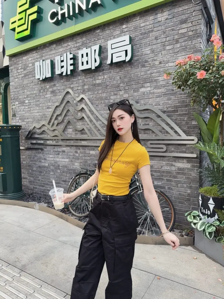 宋正恩黄色字母烫钻正肩短袖t恤女夏季修身显瘦美式辣妹短款上衣