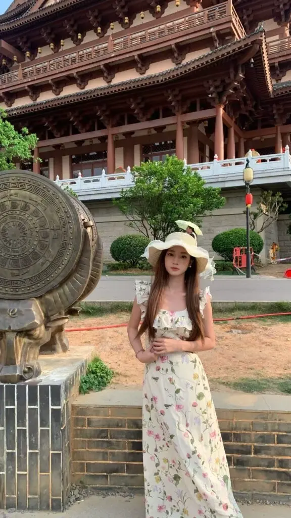 「dodc」米色U领碎花裙女夏季气质长裙飞飞袖海边度假连衣裙