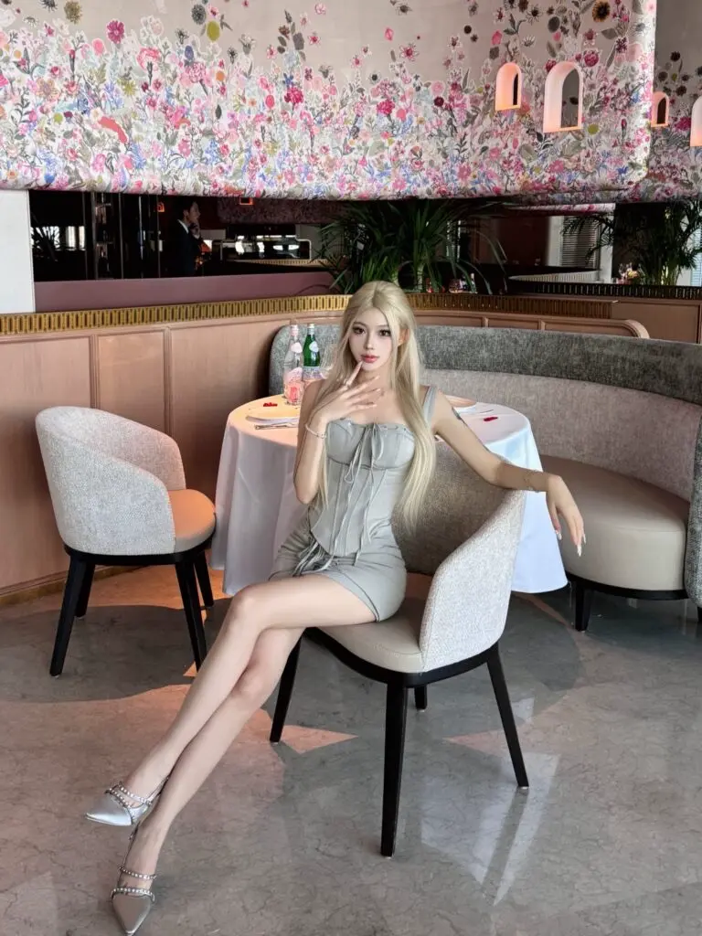 CHARLES&KEITH夏季女鞋CK1-61720199亮钻一字带尖头高跟凉鞋女