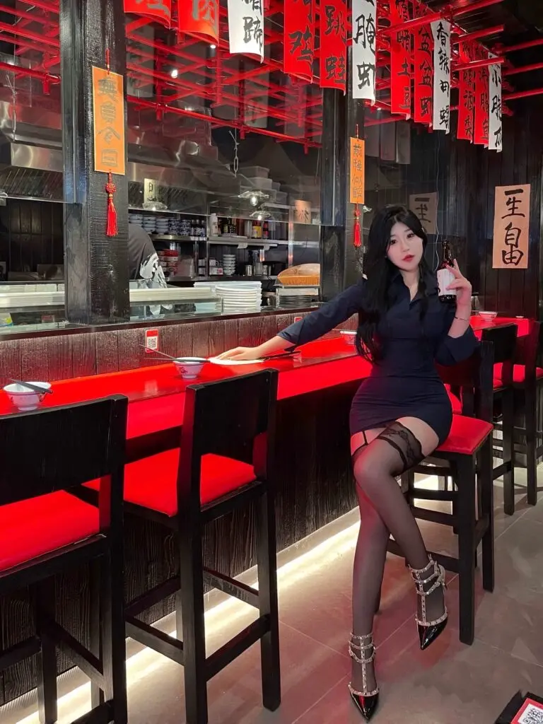 自恋蕾丝吊带丝袜镂空连腰一体过膝薄款性感春夏款纯欲连裤袜