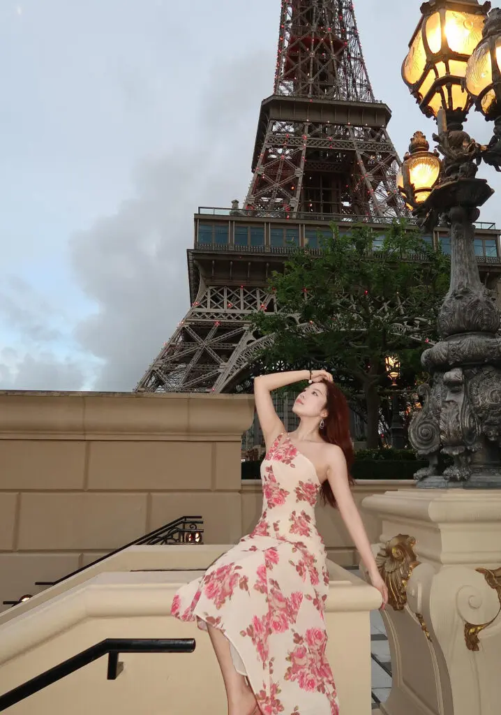 ONOE赵露思同款纯欲设计感法式粉碎花吊带长款连衣裙女