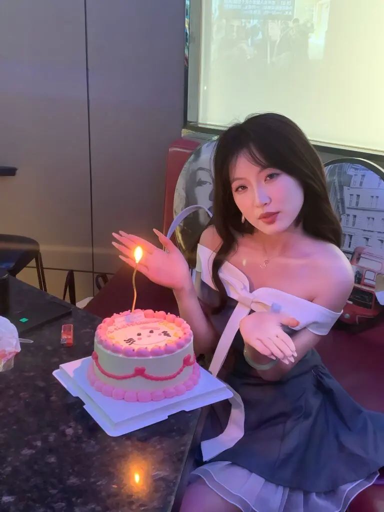 MoXiuYi 【现货】格雷系蝶结撞色拼接一字肩抹胸连衣裙蓬蓬裙