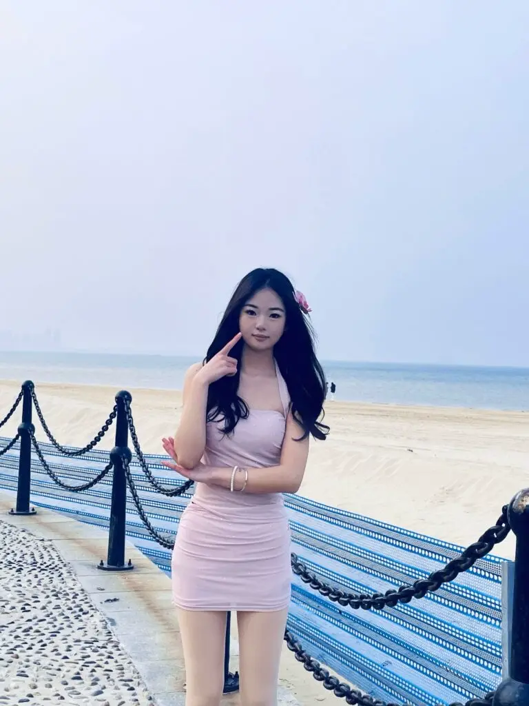 纯欲性感风带胸垫挂脖露肩露脐上衣女夏季修身显瘦包臀裙套装