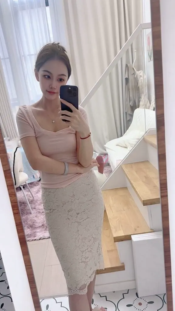 米梨家 娇软天丝羊毛 日常舒适亲肤百搭T恤+蕾丝半身裙