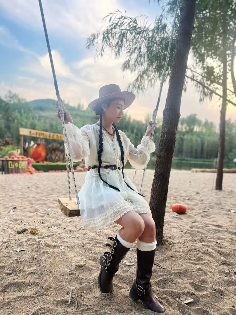 it:CHOCOOLATE米白色法式灯笼长袖连衣裙：收腰灯笼袖的秋日度假美学